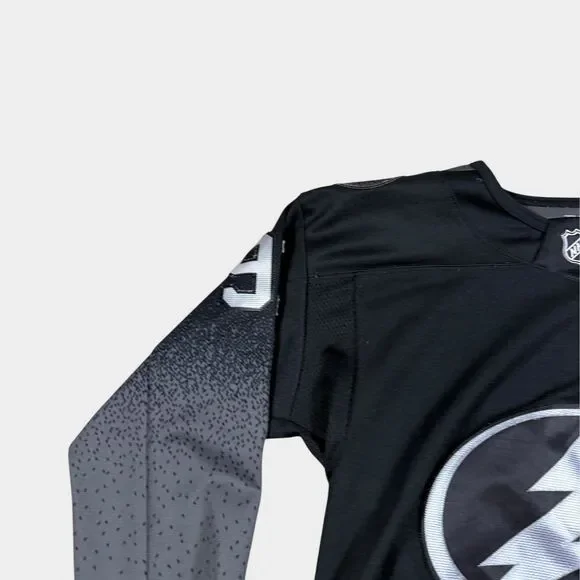 Steven Stamkos Tampa Bay Lightning Black Disrupt Jersey NHL Youth L/XL Captain C - Picture 4 of 10